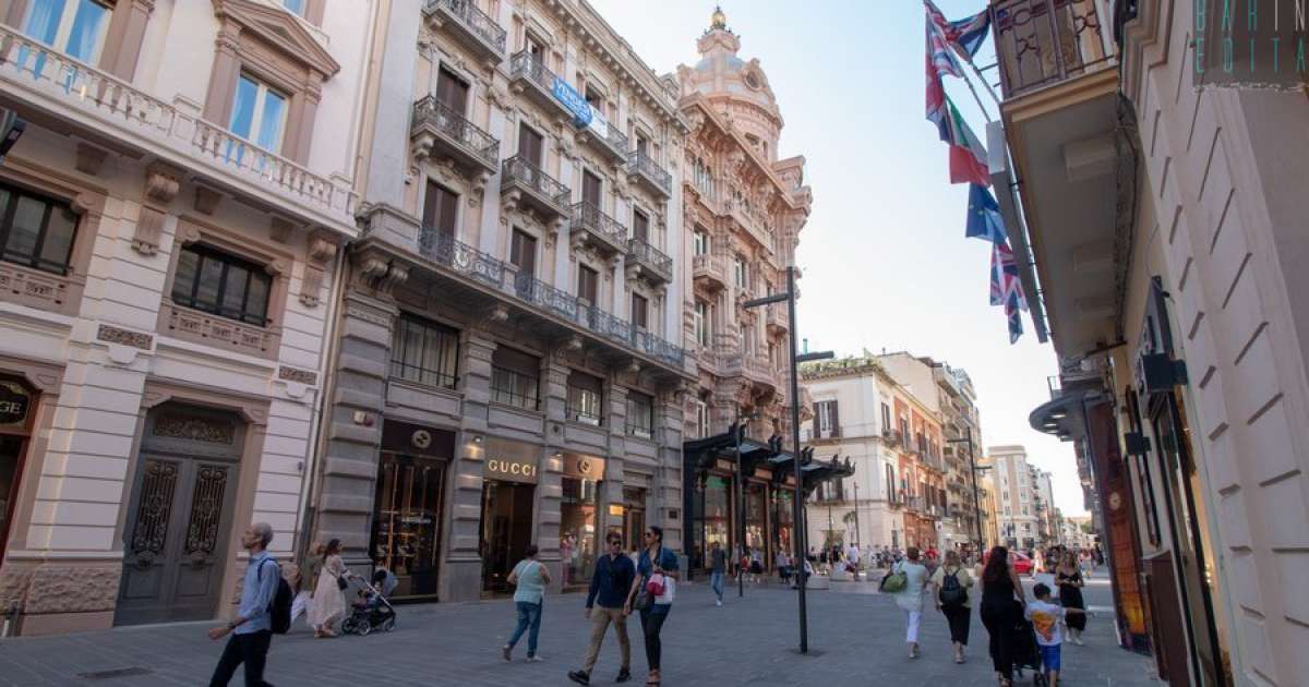 Le storie, i negozi e i palazzi di via Sparano: strada di Bari in perenne trasformazione 